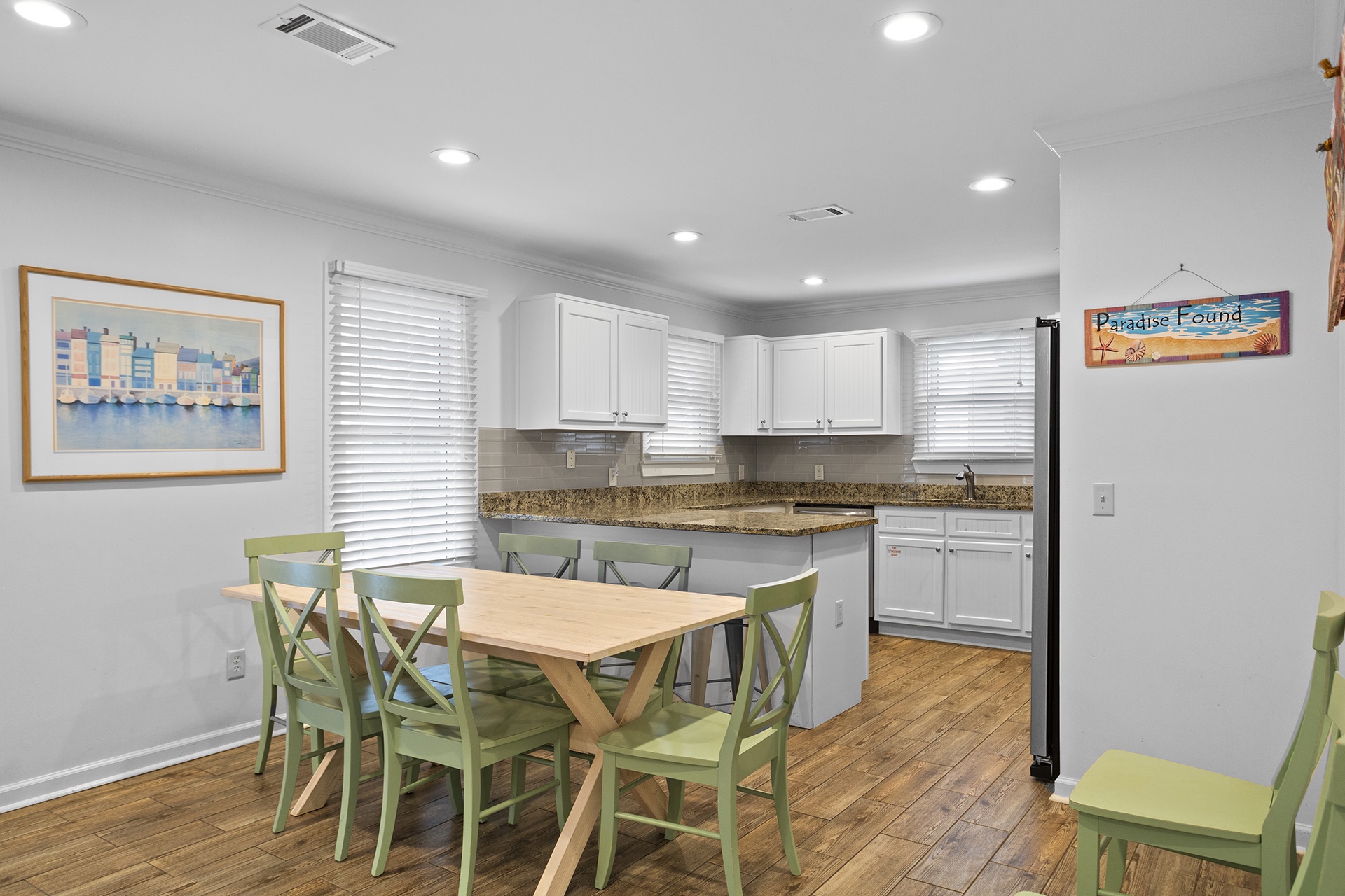 Gulfstrand Down Dining Room