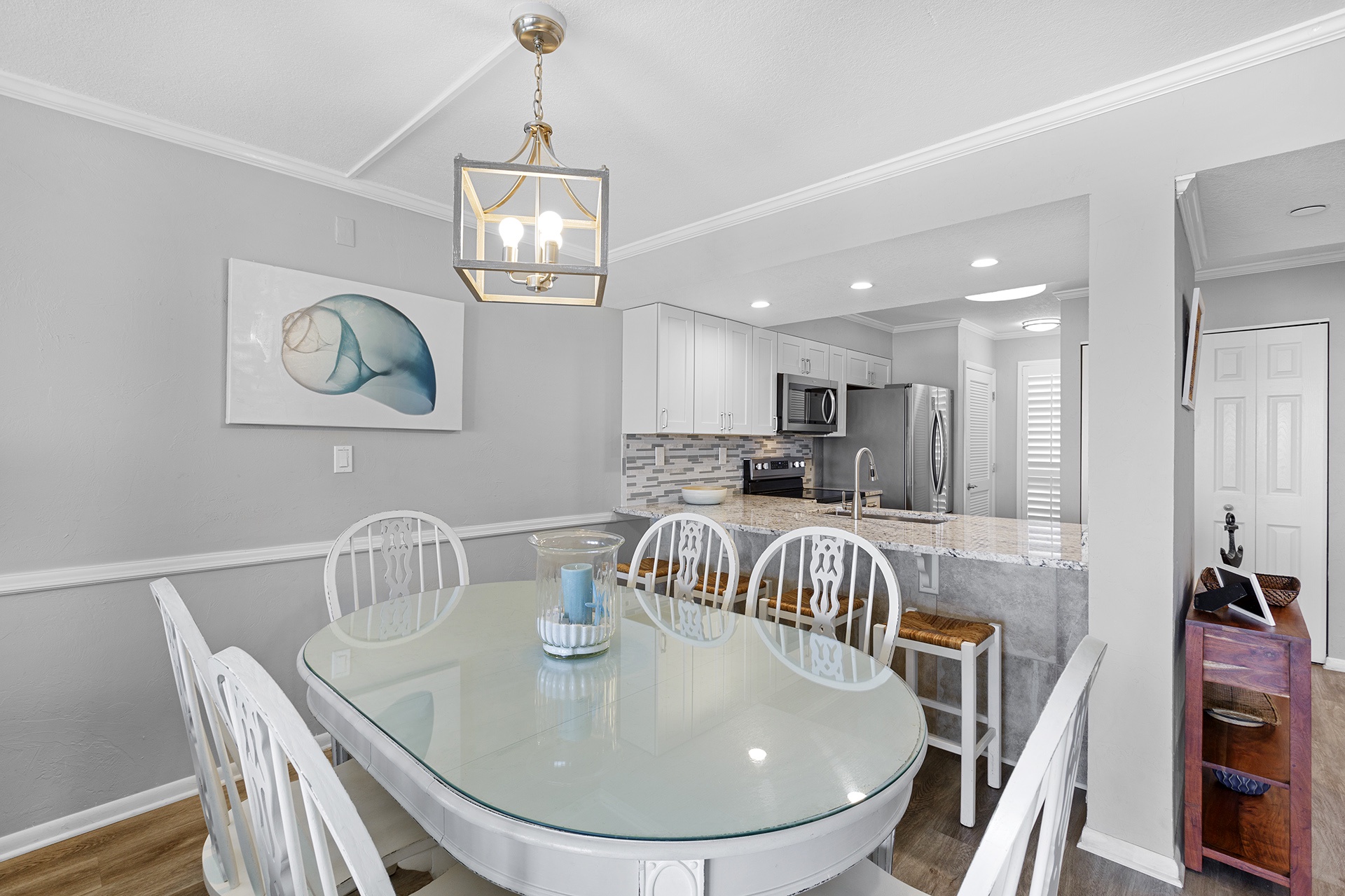 Emerald Towers 1104 Dining Room