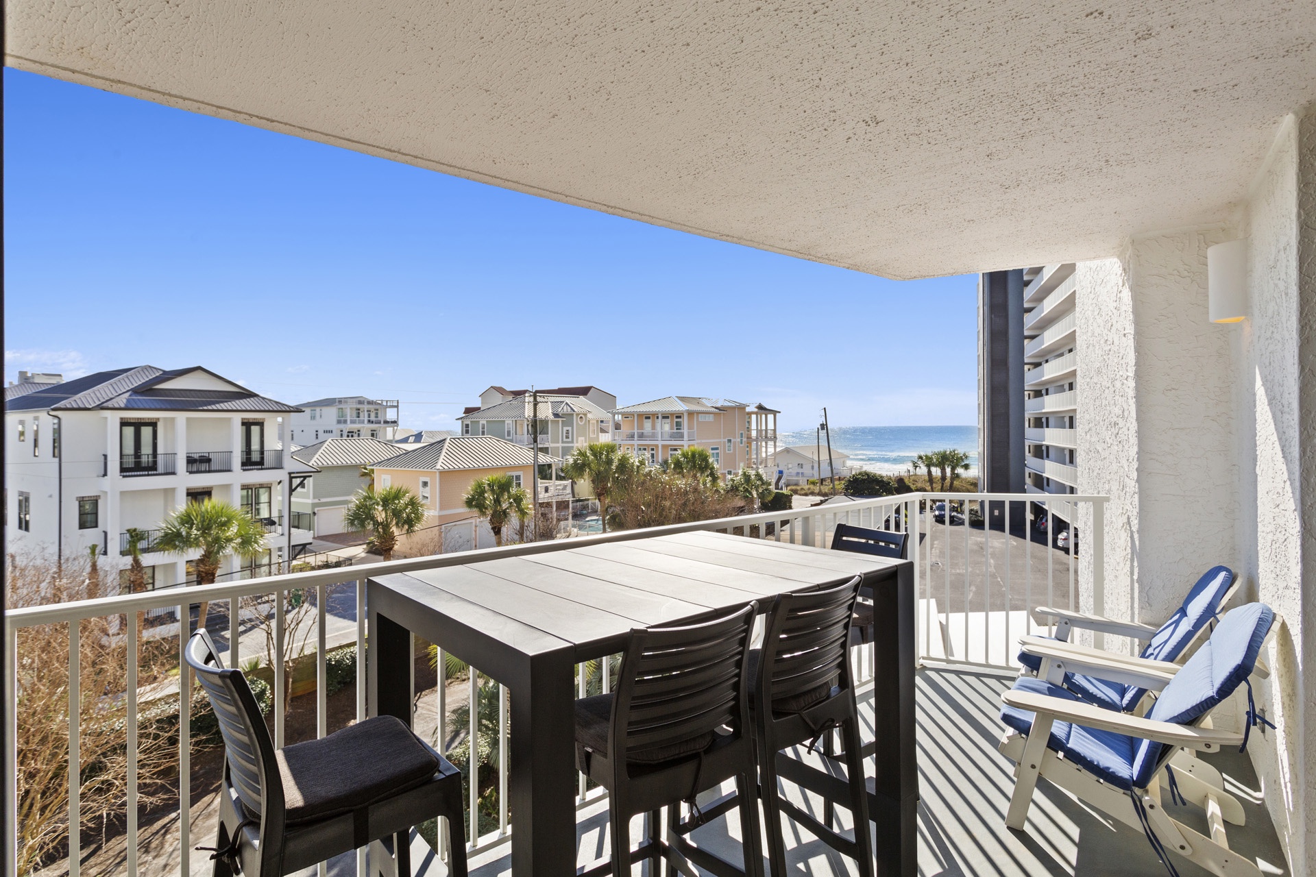 23-Mainsail-332-Balcony