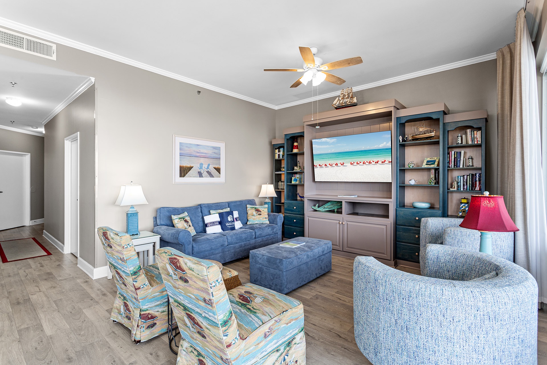 Tides 1411 Living Room Alt