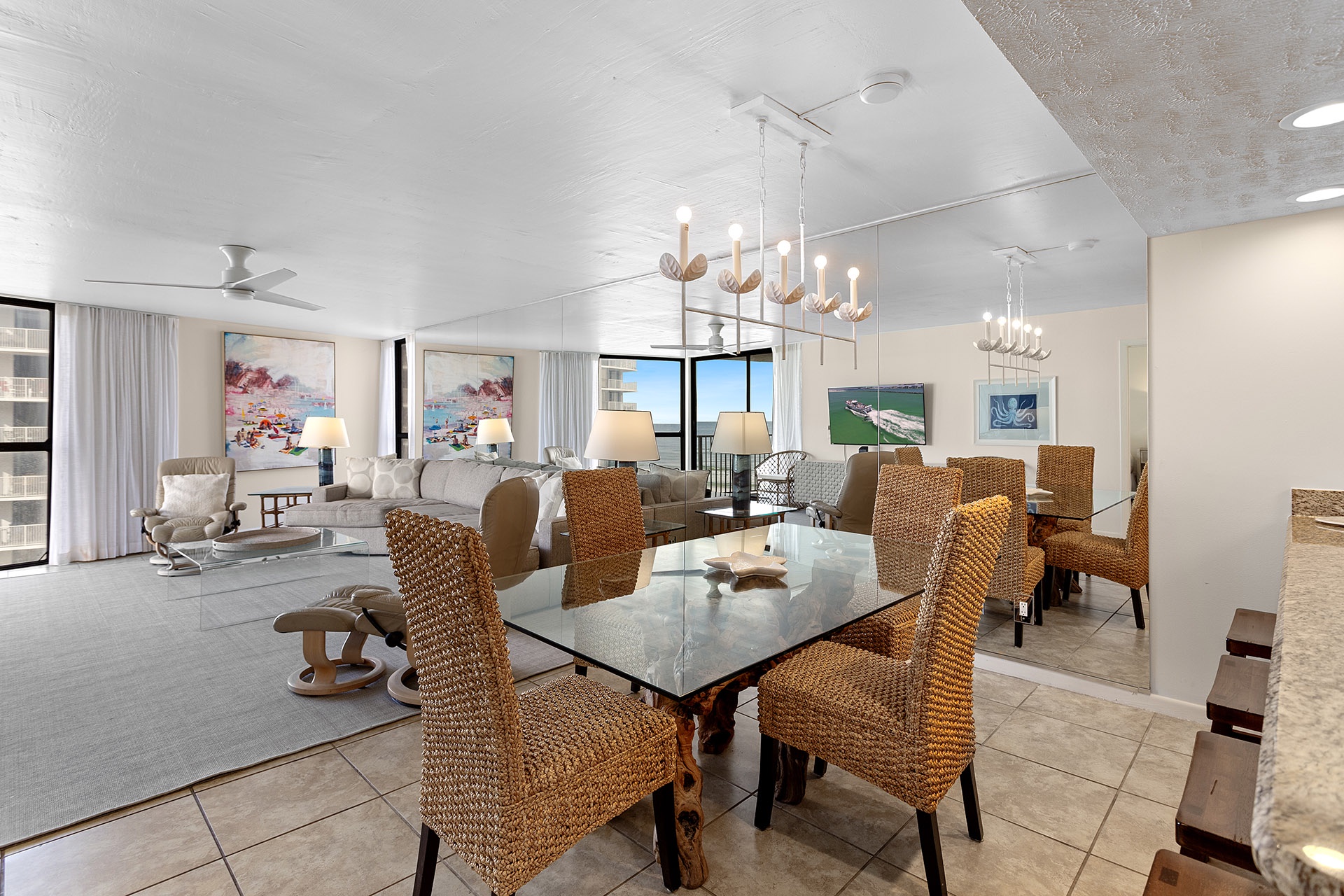 24-Mainsail-158-Dining