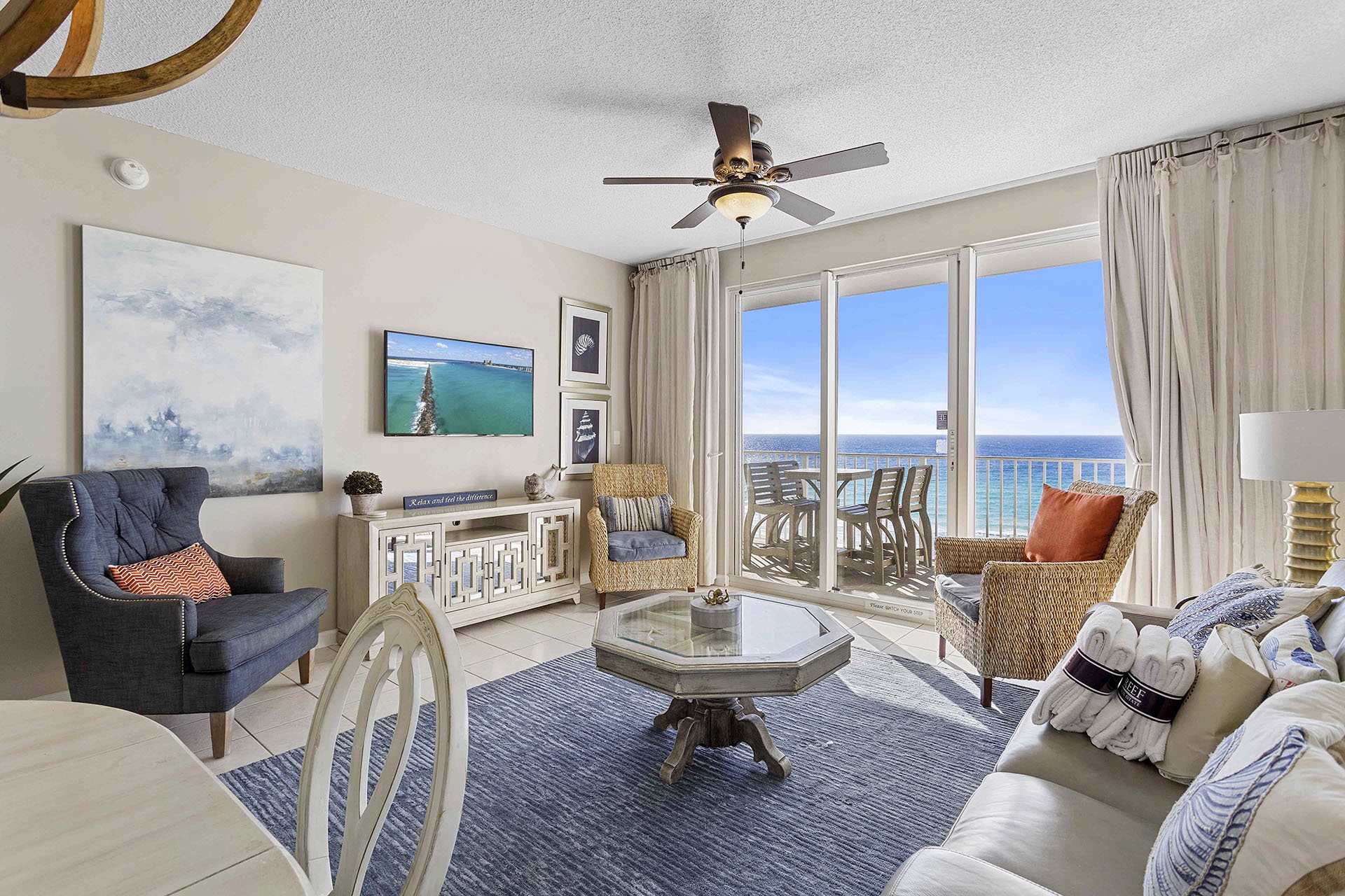 24-Majestic-Sun-602B-Living-Alt