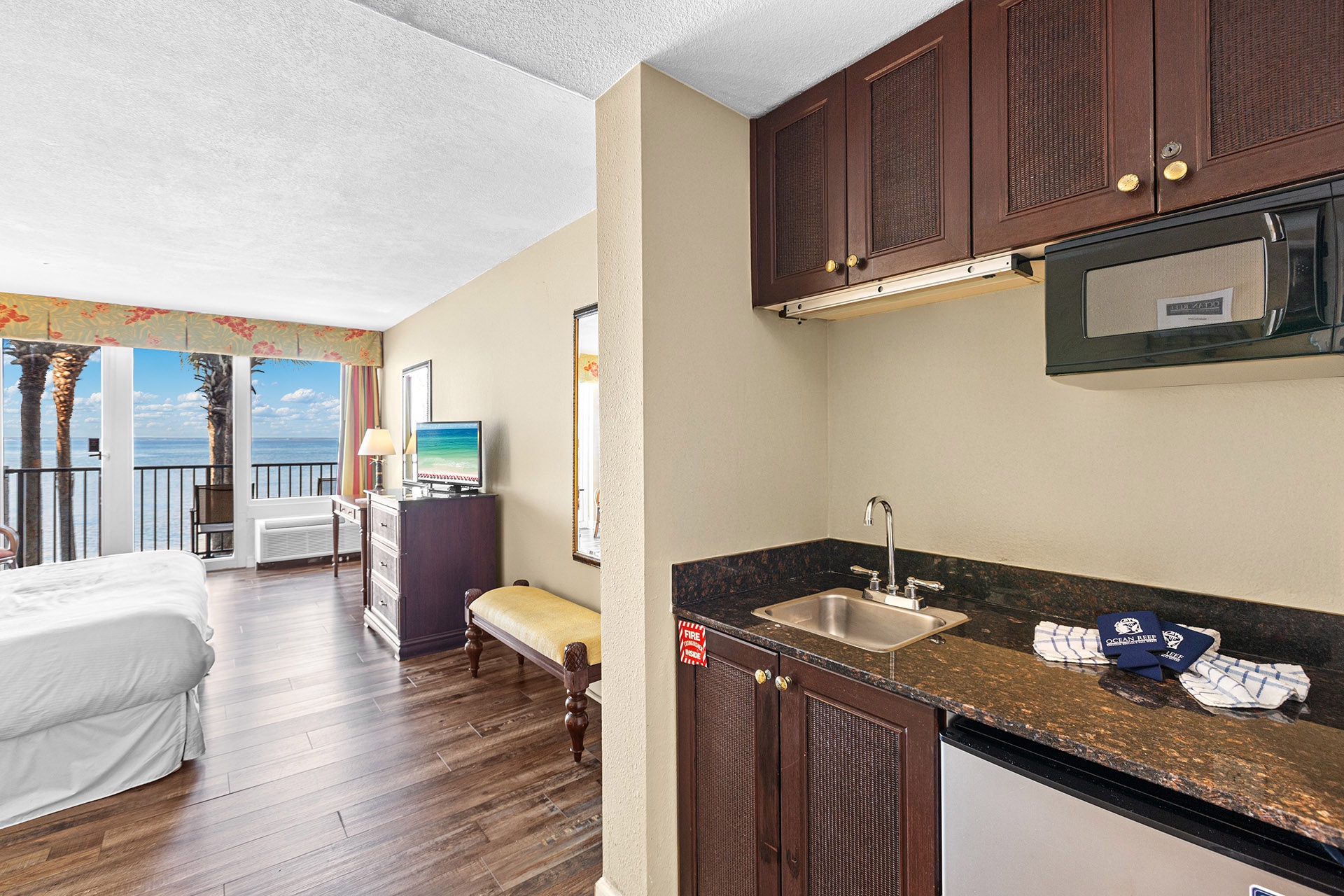 Bayside Inn 6280 Kitchenette