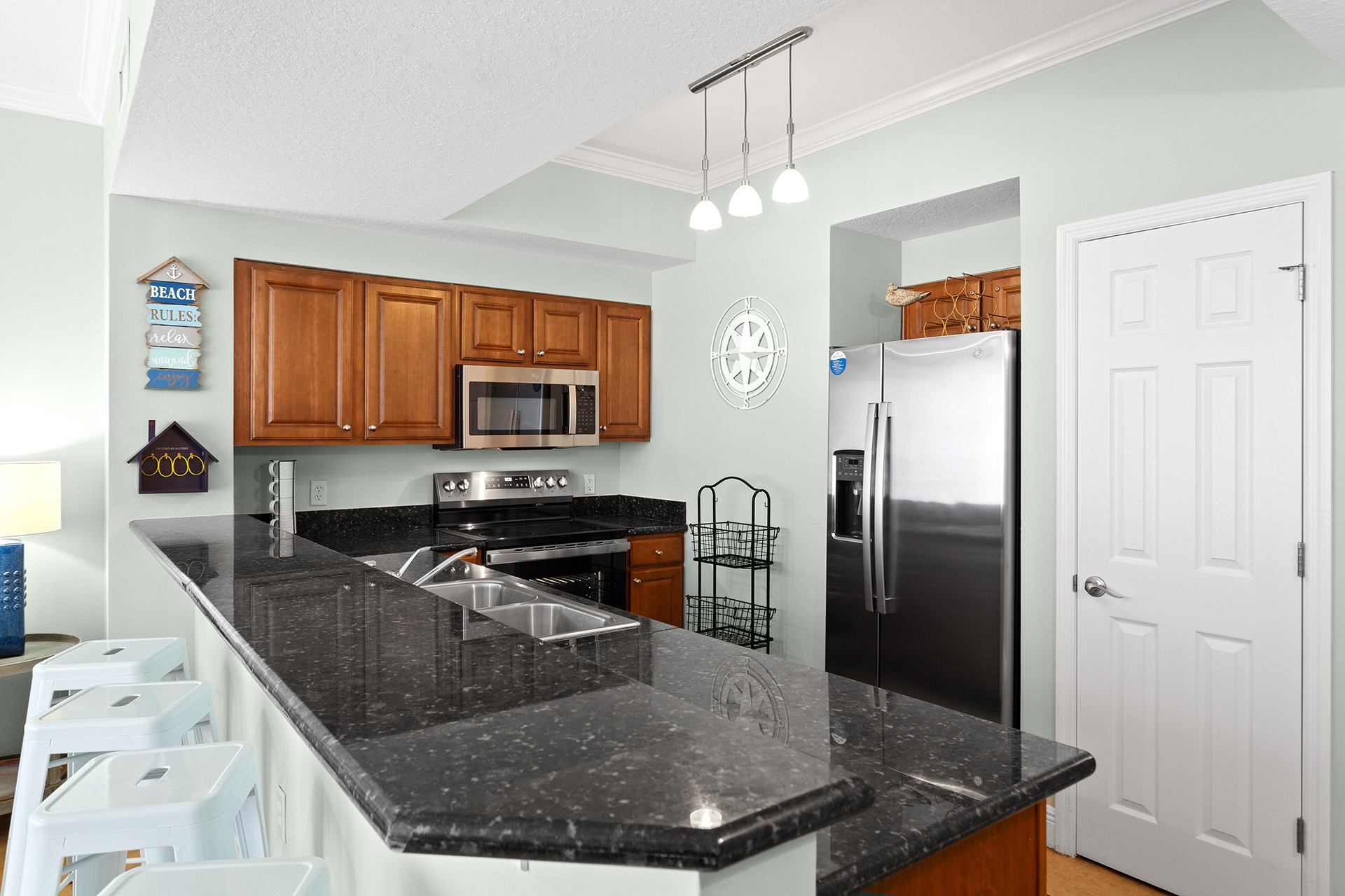 Ariel Dunes I 506 Kitchen