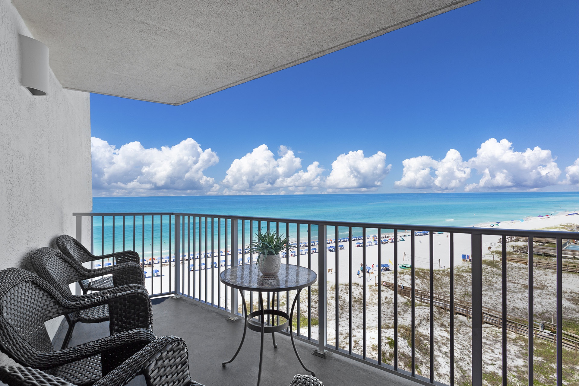 02-Mainsail-162-Balcony