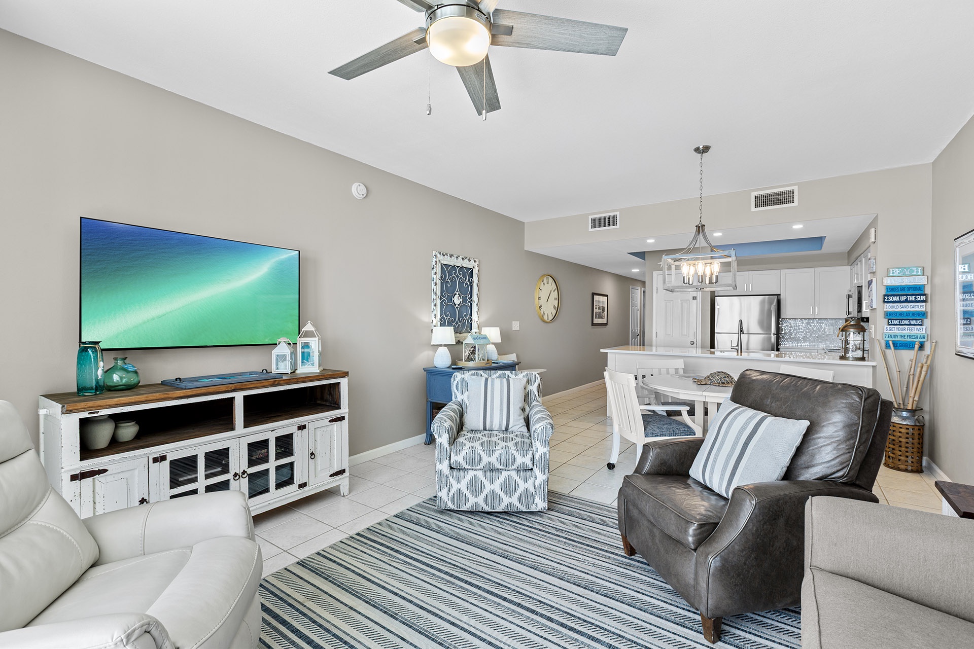 Majestic Sun 310B Living Room Alt