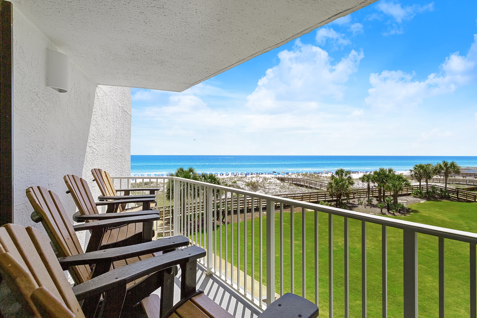 24-Mainsail-125-Balcony