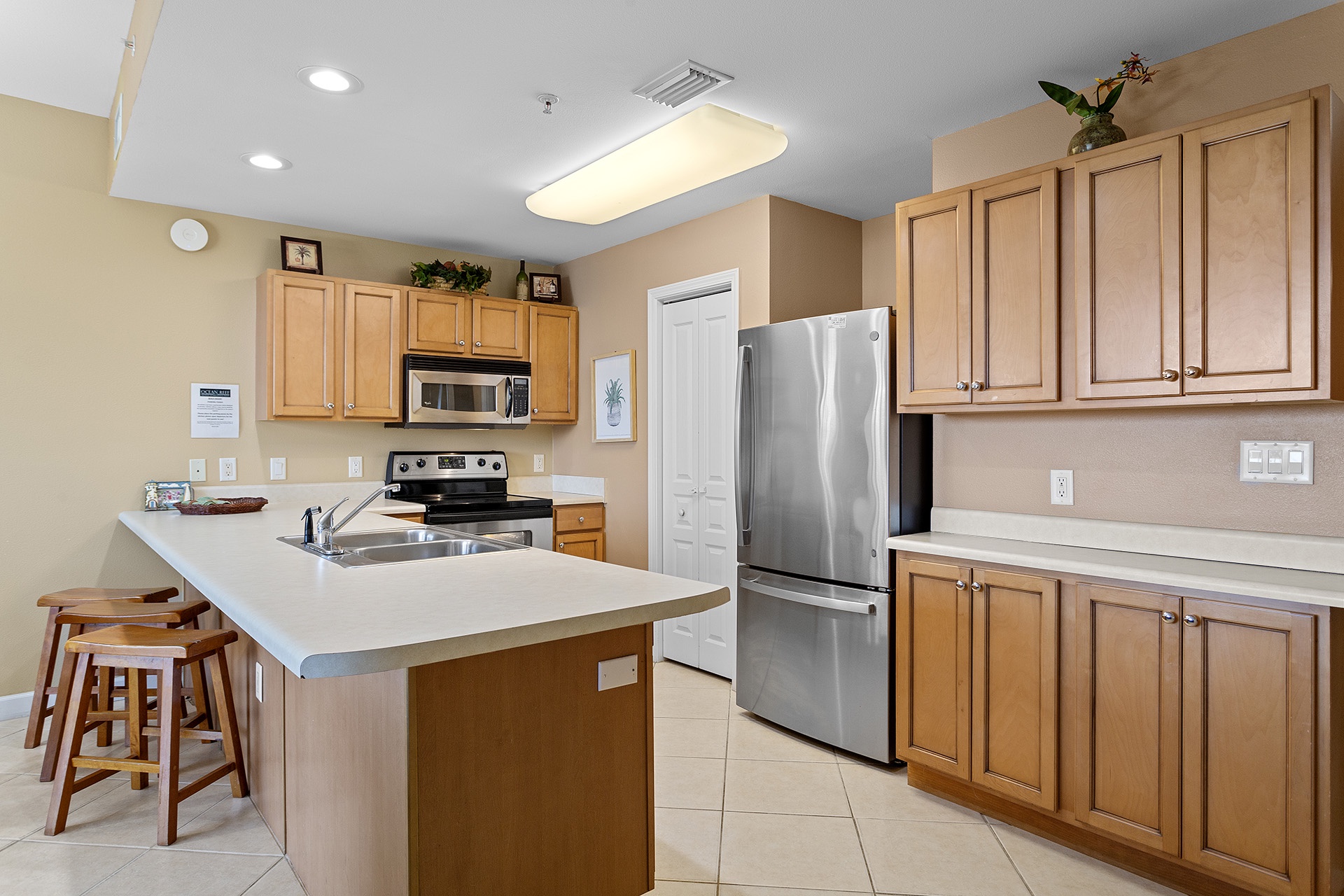 Beach Resort 409 Kitchen