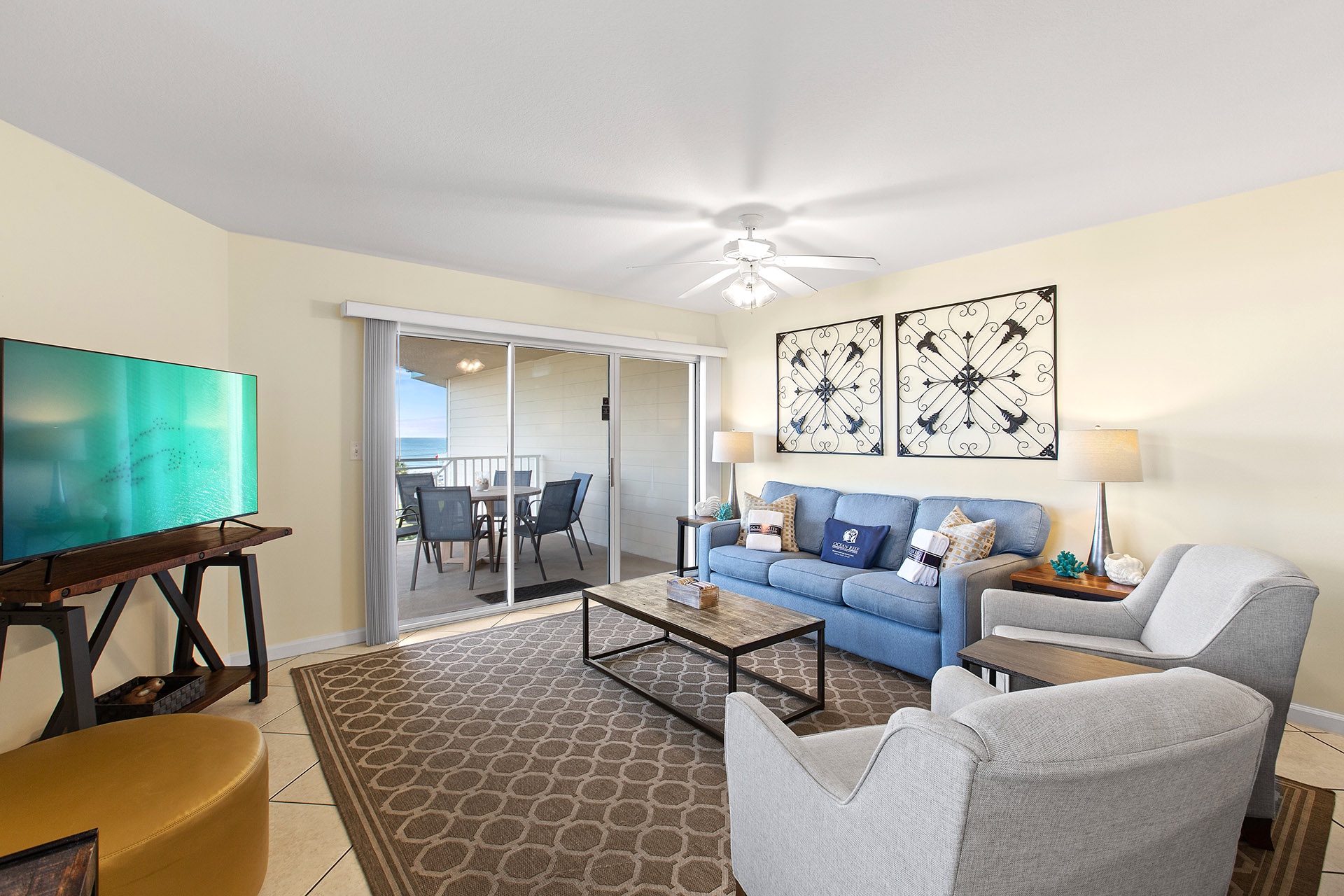 Amalfi Coast 411A Living Room Alt