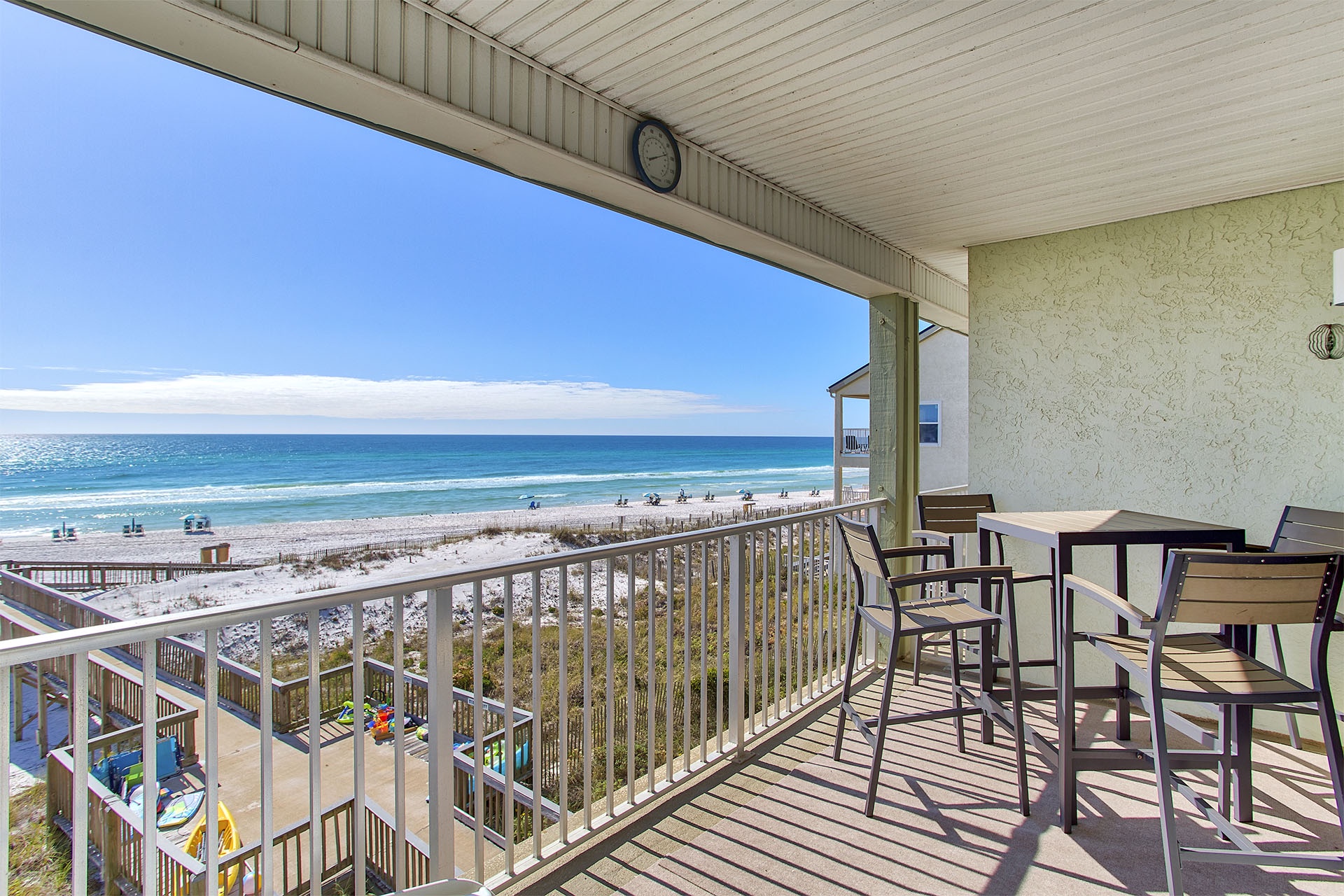 20-Commodores-Retreat-204-Balcony