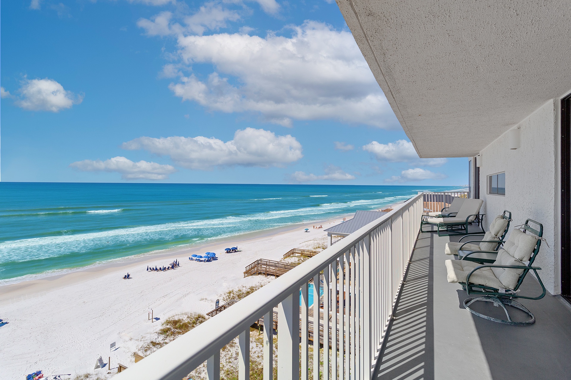 24-Mainsail-271-Balcony