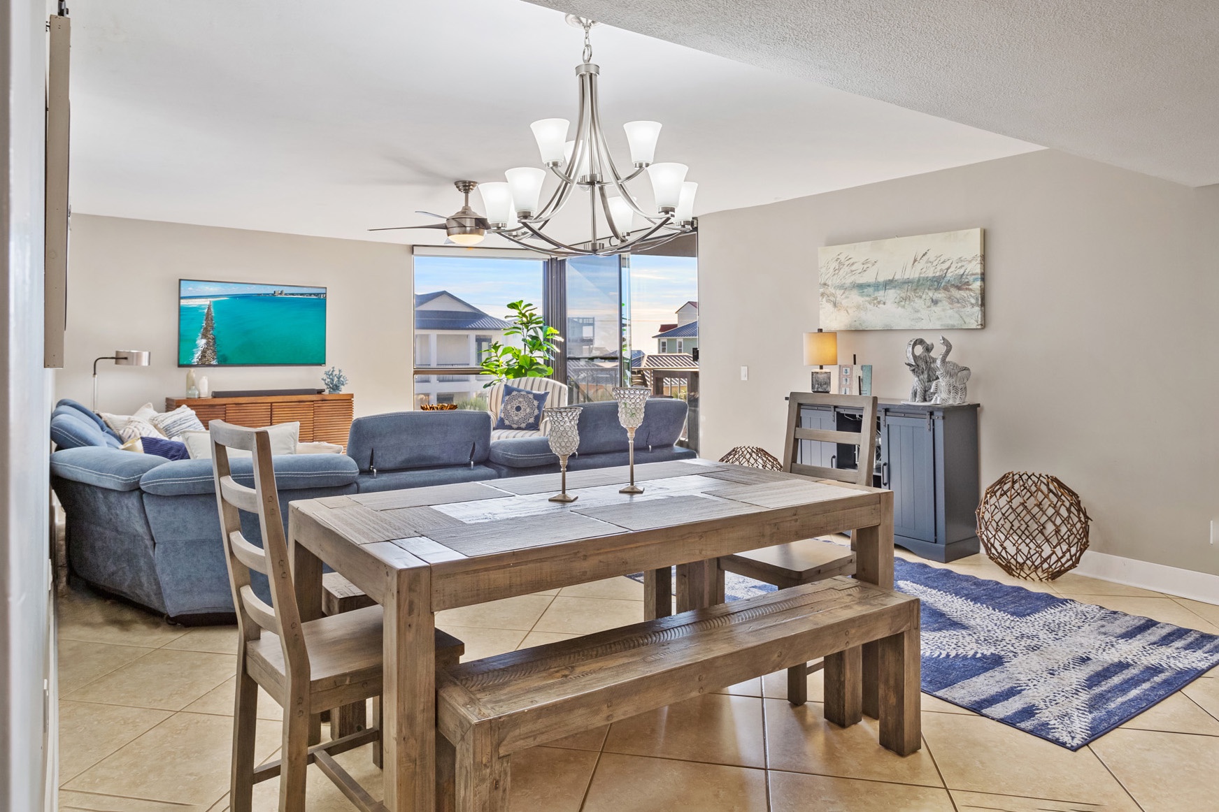 23-Mainsail-332-Dining