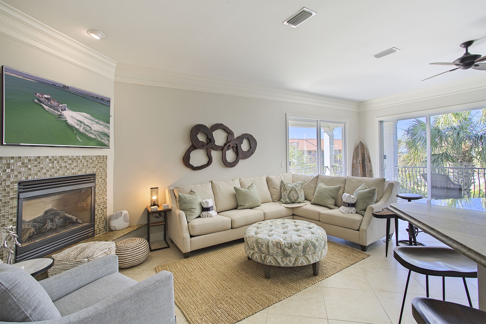 21-Henderson-Hideaway-Living