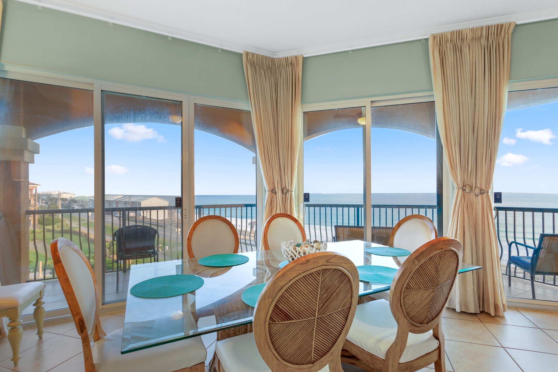 22-Mediterranea-501A-Dining