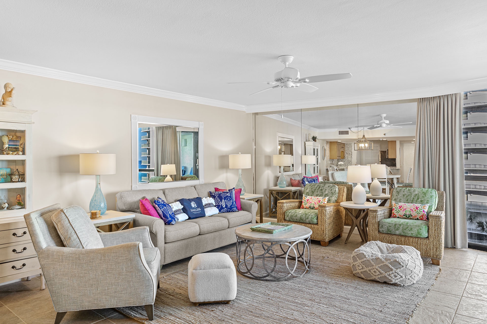 Mainsail 247 Living Room Alt