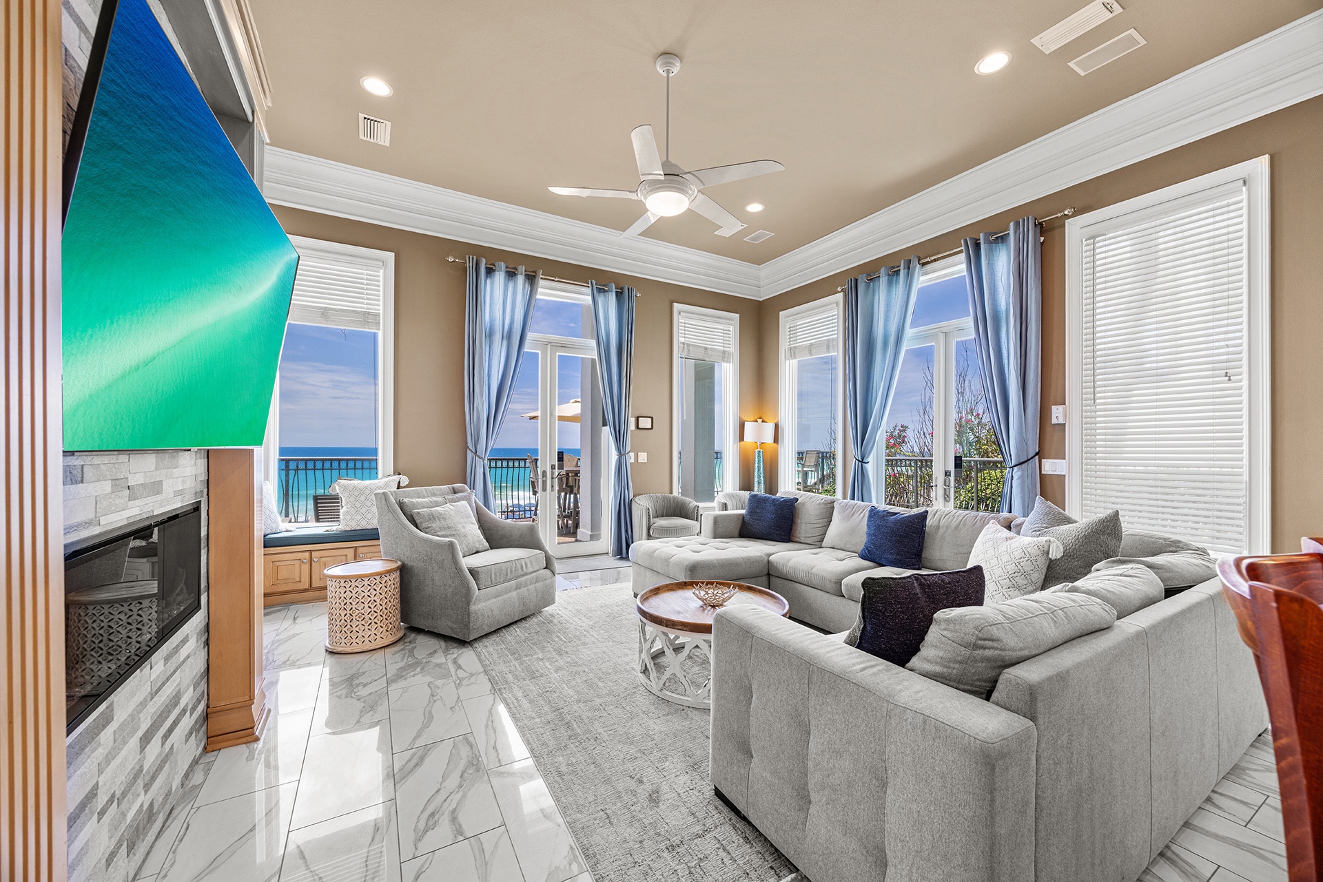 Paradis Living Room