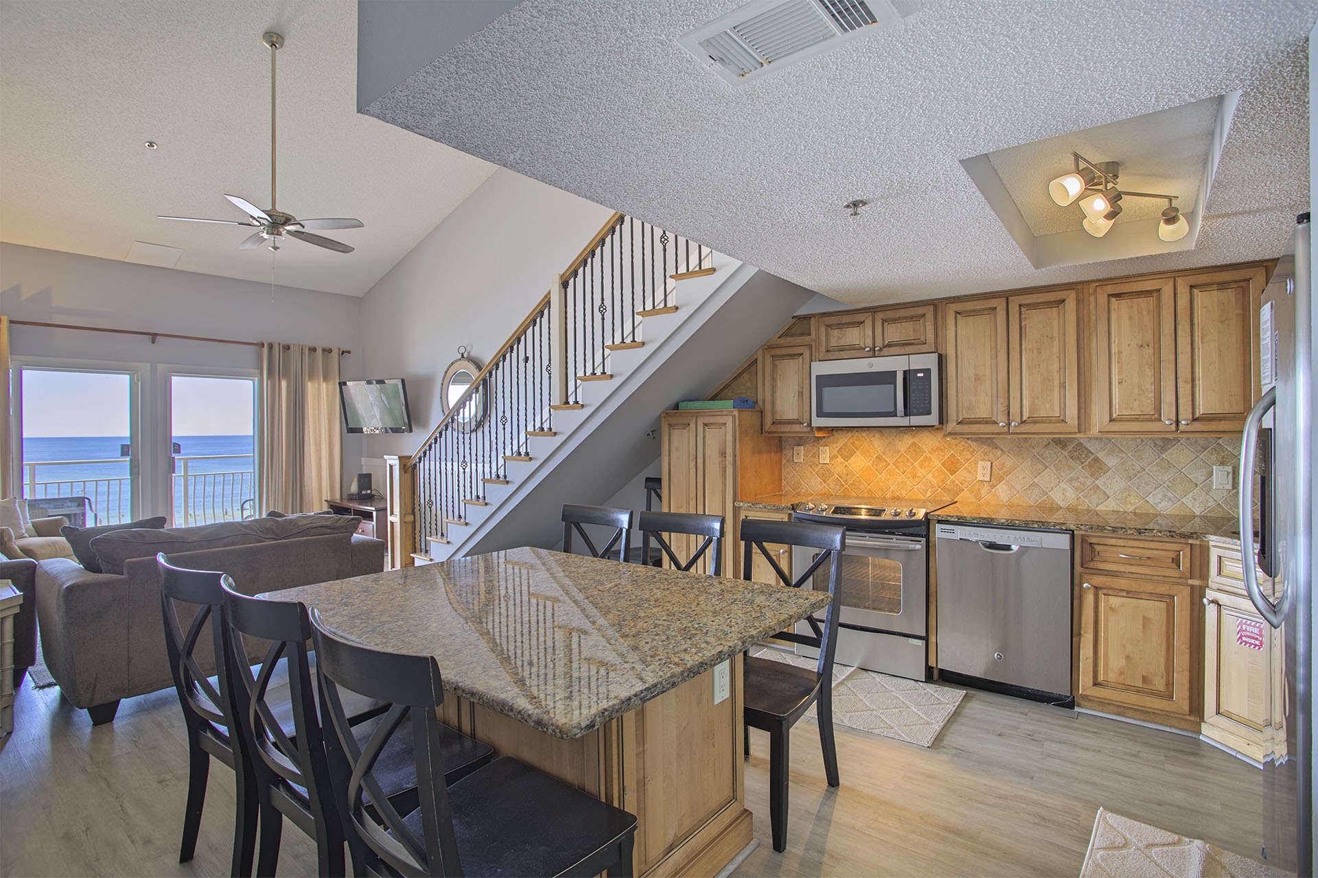 21-Crystal-Sands-305B-Kitchen
