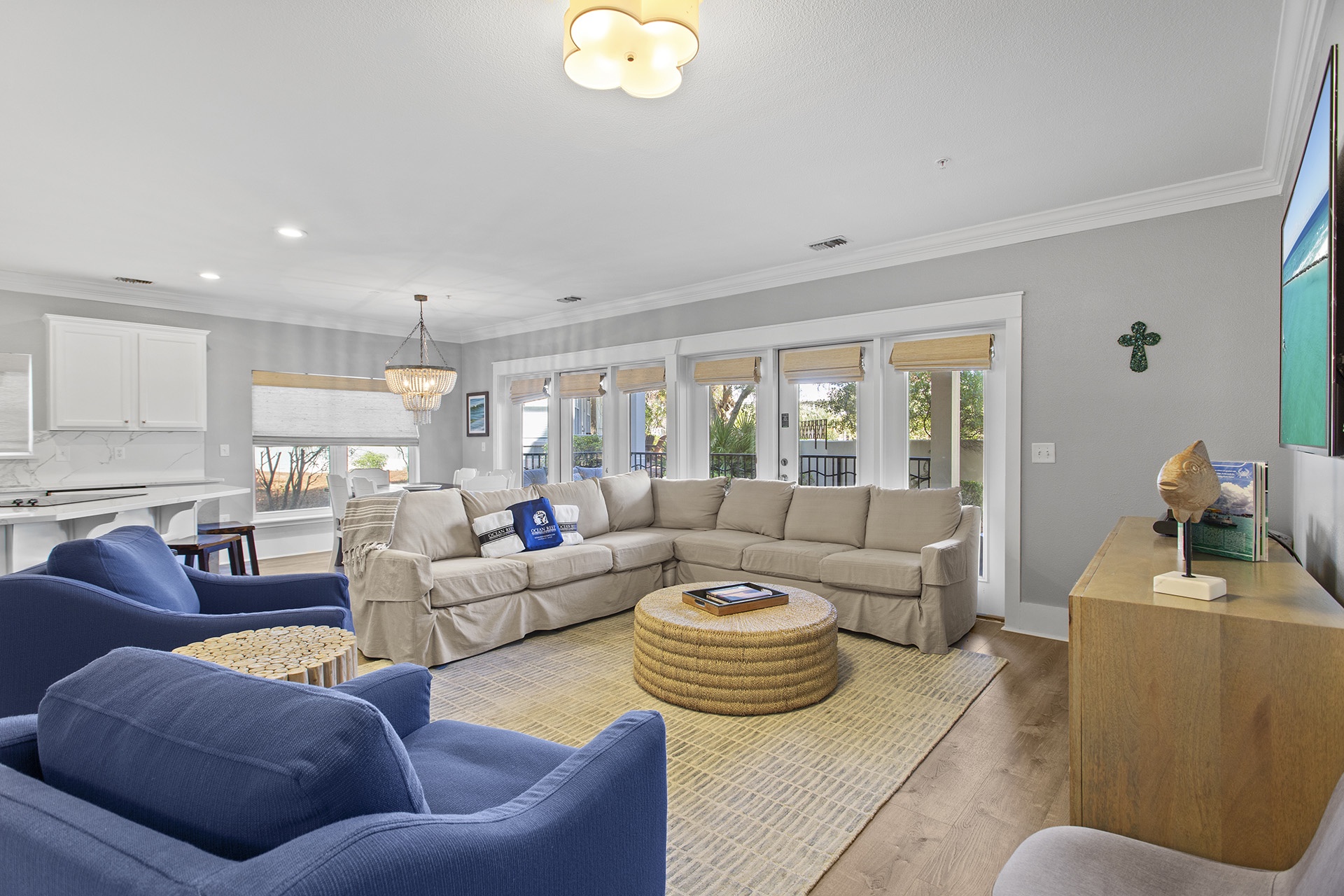 03-Sable-Pointe-West-101-Living-Alt