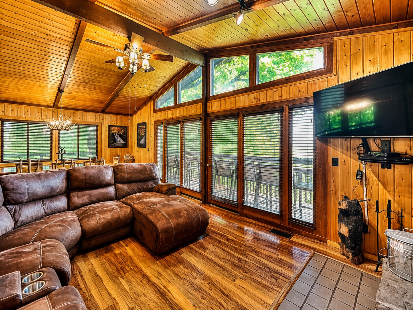 02_grandview_living_room_01