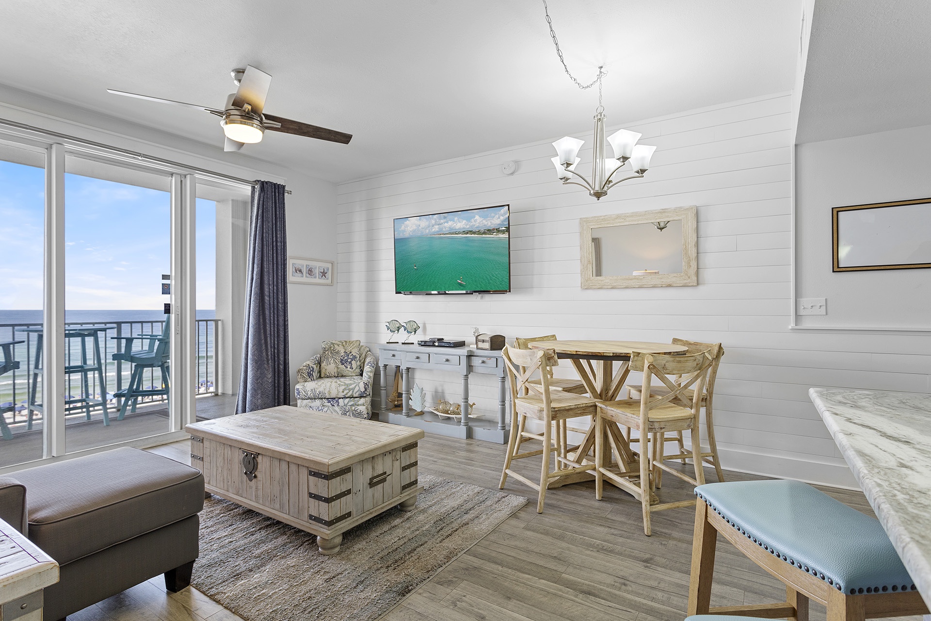 23-Majestic-Sun-406A-Dining