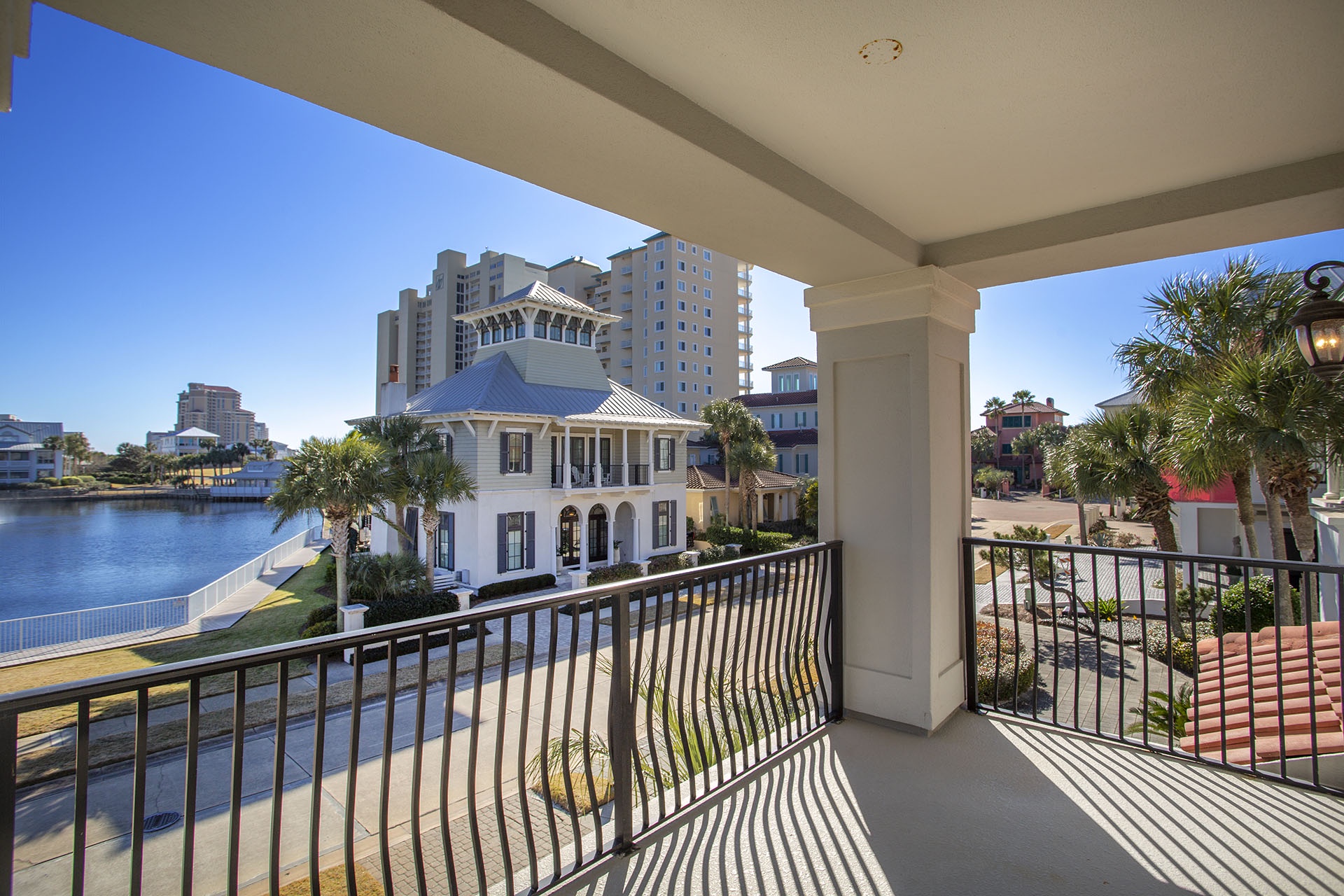 22-Karens-Beach-House-Balcony