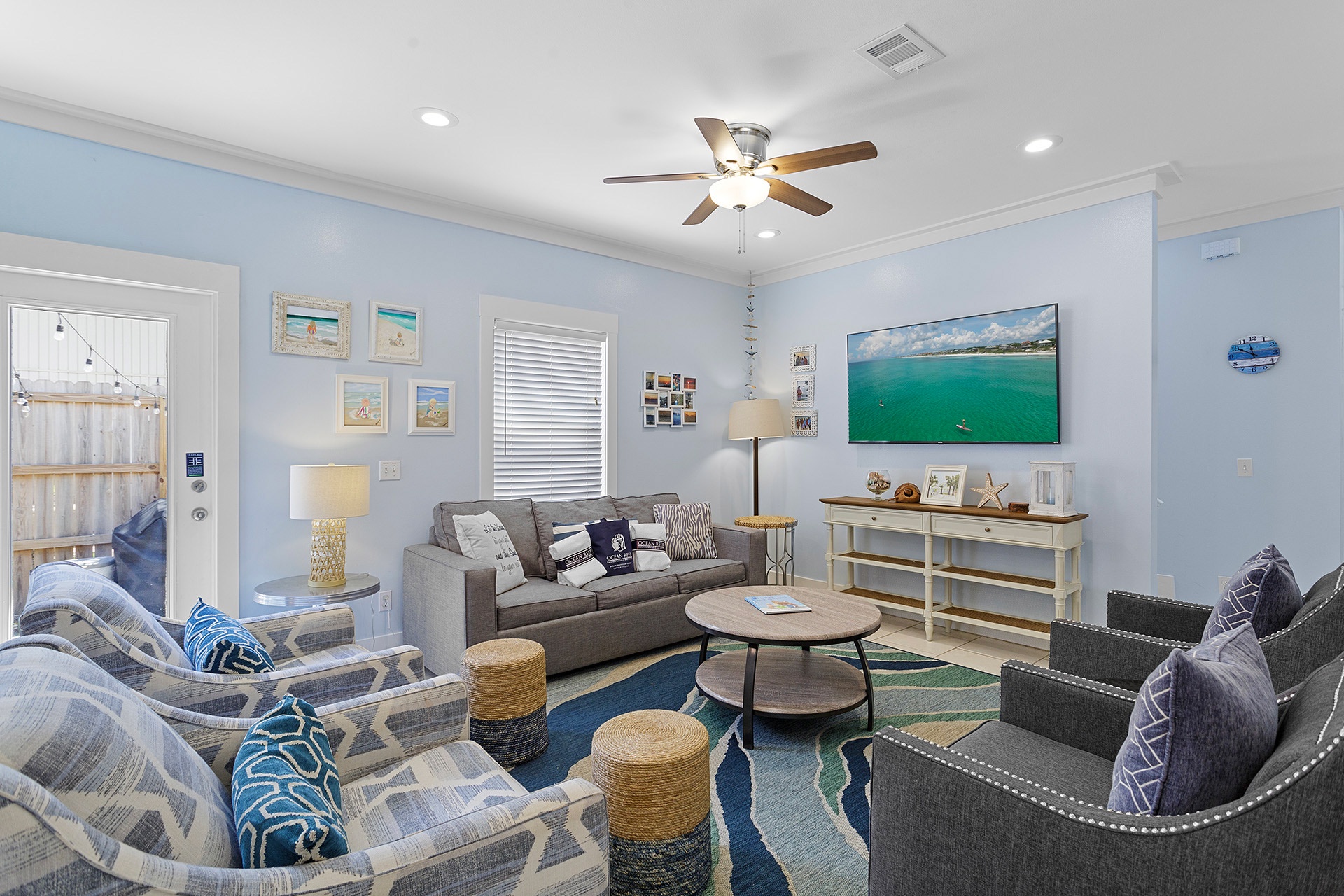 01-Emerald-Ayes-Living