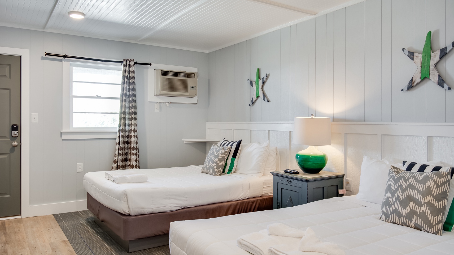 Featured Property TH29: Kitty Hawk Bay Room