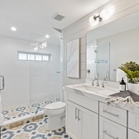 King Suite 1 Bathroom