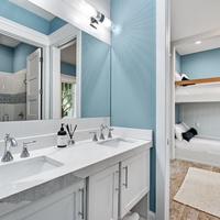 Shared Bathroom with Master Suite 5