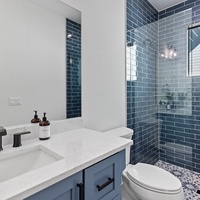 King Suite 1 Bathroom