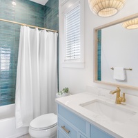 King Suite 1 Bathroom