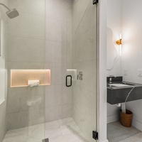 King Suite 1 Bathroom