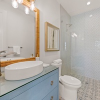 King Suite 1 Bathroom