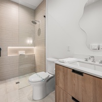 King Suite 2 Bathroom