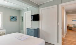 See+Sea+Motel+%7C+Room+8-+Big+Kahuna+Suite++