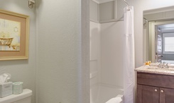 See-Sea-RM4-Deluxe-King+-+Bath