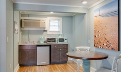See-Sea-RM4-Deluxe-King+-+Kitchenette