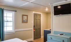 TH06%3A++The+Yellowfin+Room