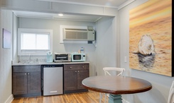 See+Sea+Motel+%7C+Room+6+-+Hang+Loose+-+King+-+Kitchenette