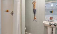 TH07%3A+The+Blue+Marlin+-+Bathroom