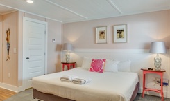 See+Sea+Motel+%7C+Room+5%3A+Hang+Five+-+King