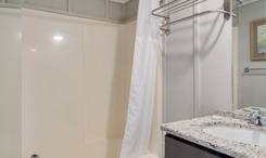 TH19%3A+The+Labrador+-+Bathroom