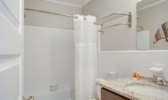TH30%3A+The+Albemarle+Sound+-+Bathroom