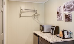 TH02%3A+The+Wahoo+Room+%7C+Amenities+Similar+To