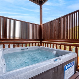Splash Mountain Lodge's bubbling hot tub