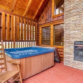 Groundhog Heaven's private hot tub