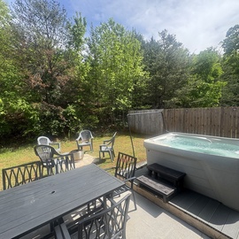 Dreaming Bear's hot tub and fire pit area