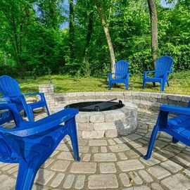 Gatlinburg's Cozy Rose's crackling firepit