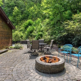 Misty Mountain Cabin' crackling firepit