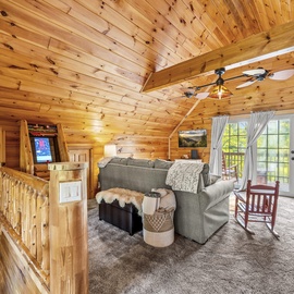 Majestic Elk Hideaway's upstairs area